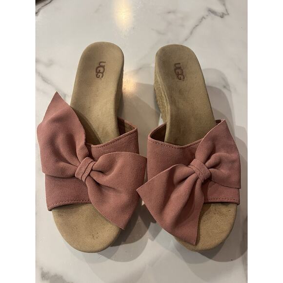 UGG Jaycee Wedge Sandals PINK Bow Design SUEDE Women's Size US 9.5 - Picture 1 of 4